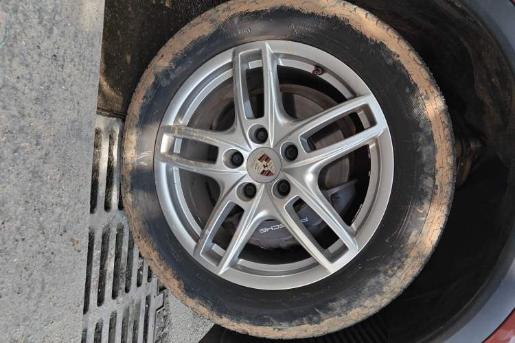Used Porsche Cayenne 2011 Cayenne 3.0T Right Front Wheel Hub