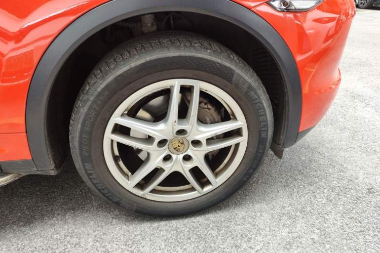 Used Porsche Cayenne 2011 Cayenne 3.0T Right Front Wheel Hub