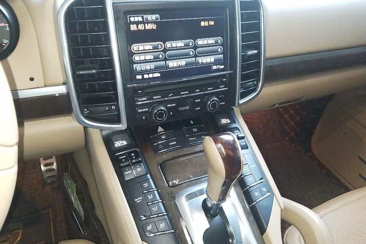 Used Porsche Cayenne 2011 Cayenne 3.0T Audio And AC Panel