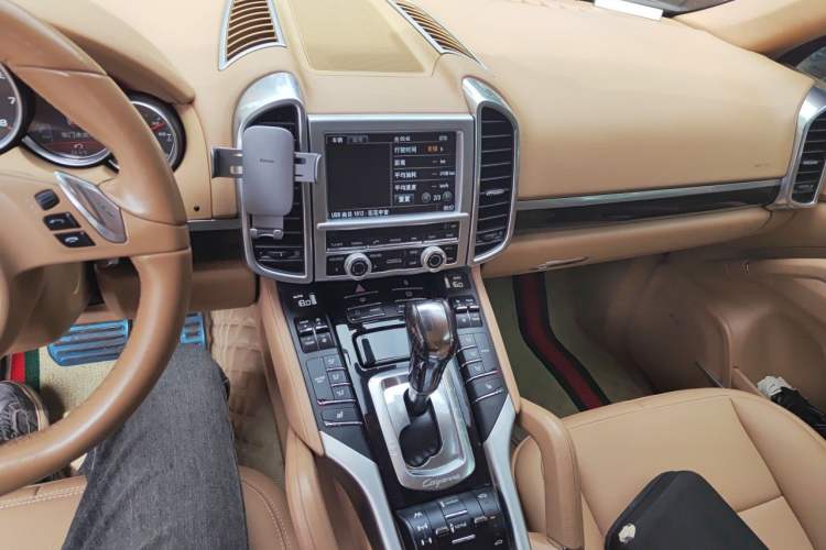 Used Porsche Cayenne 2011 Cayenne 3.0T Audio And AC Panel