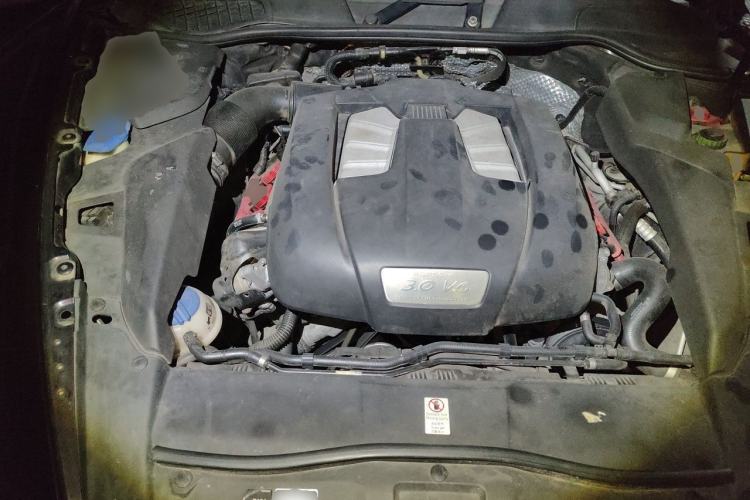 Used Porsche Cayenne 2011 Cayenne 3.0T Engine Bay