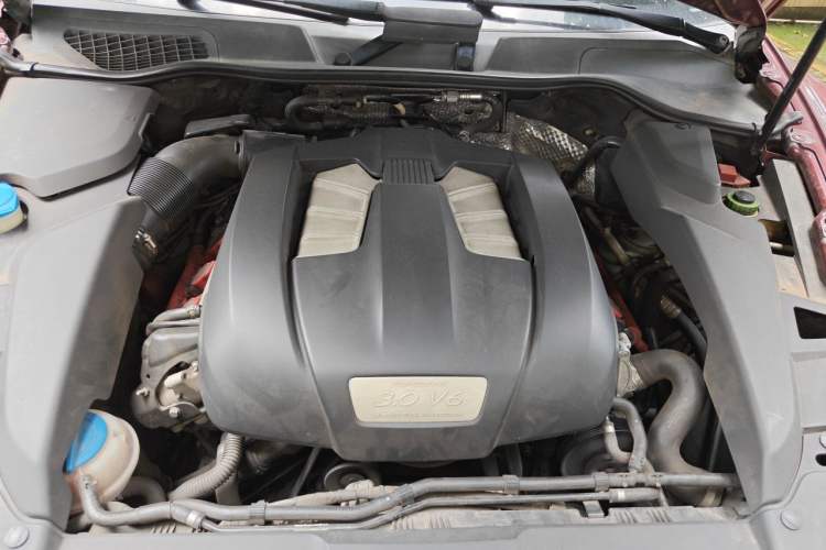 Used Porsche Cayenne 2011 Cayenne 3.0T Engine Bay