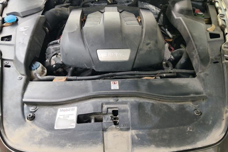 Used Porsche Cayenne 2011 Cayenne 3.0T Engine Bay