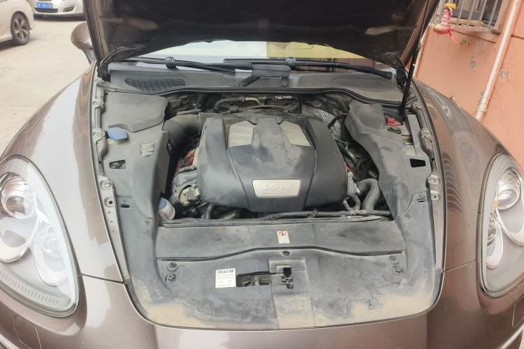 Used Porsche Cayenne 2011 Cayenne 3.0T Engine Bay