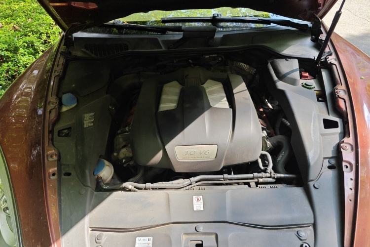 Used Porsche Cayenne 2011 Cayenne 3.0T Engine Bay