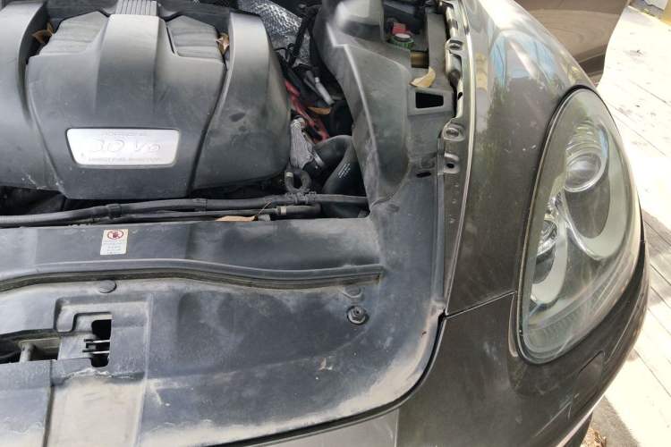 Used Porsche Cayenne 2011 Cayenne 3.0T Engine Bay Left