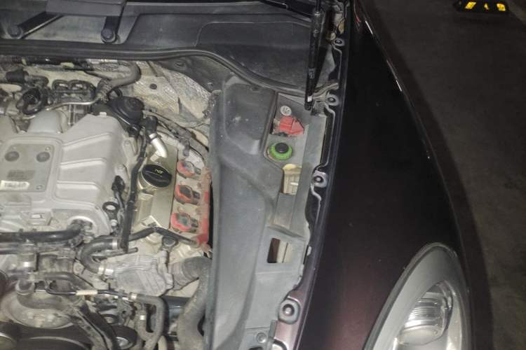 Used Porsche Cayenne 2011 Cayenne 3.0T Engine Bay Left