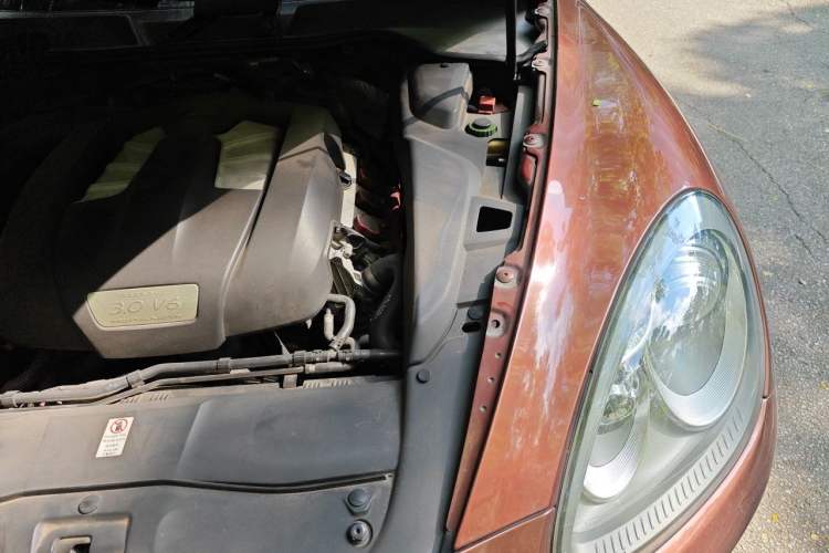 Used Porsche Cayenne 2011 Cayenne 3.0T Engine Bay Left
