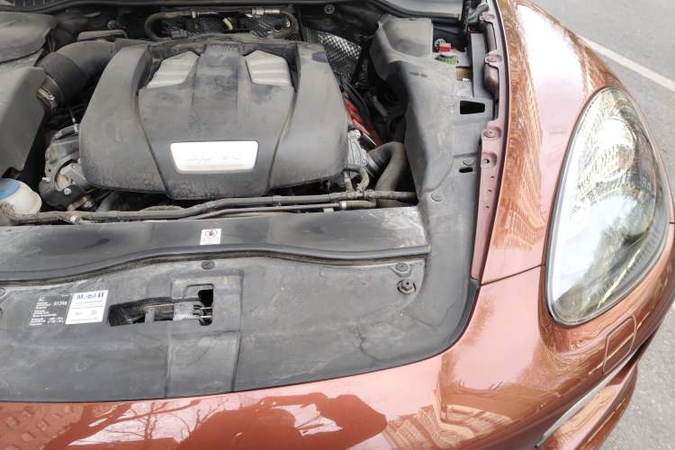Used Porsche Cayenne 2011 Cayenne 3.0T Engine Bay Left