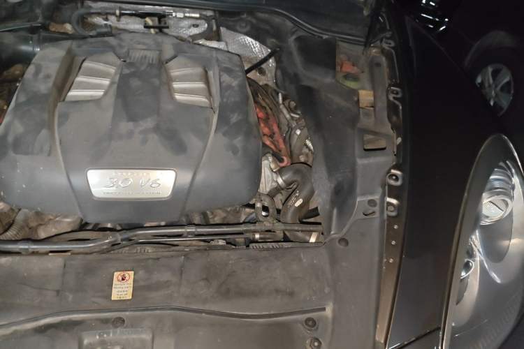 Used Porsche Cayenne 2011 Cayenne 3.0T Engine Bay Left