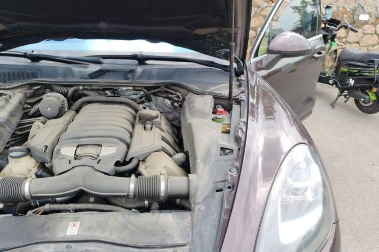 Used Porsche Cayenne 2011 Cayenne S 4.8L Engine Bay Left