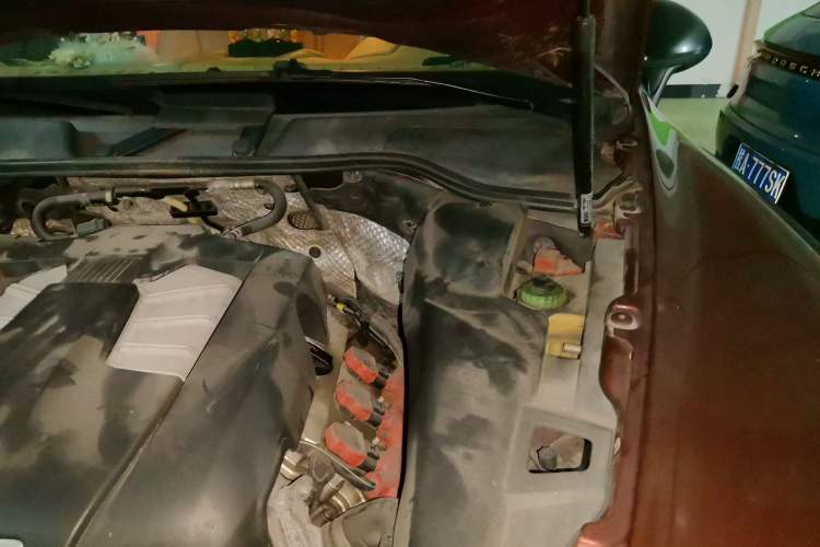 Used Porsche Cayenne 2011 Cayenne 3.0T Engine Bay Left