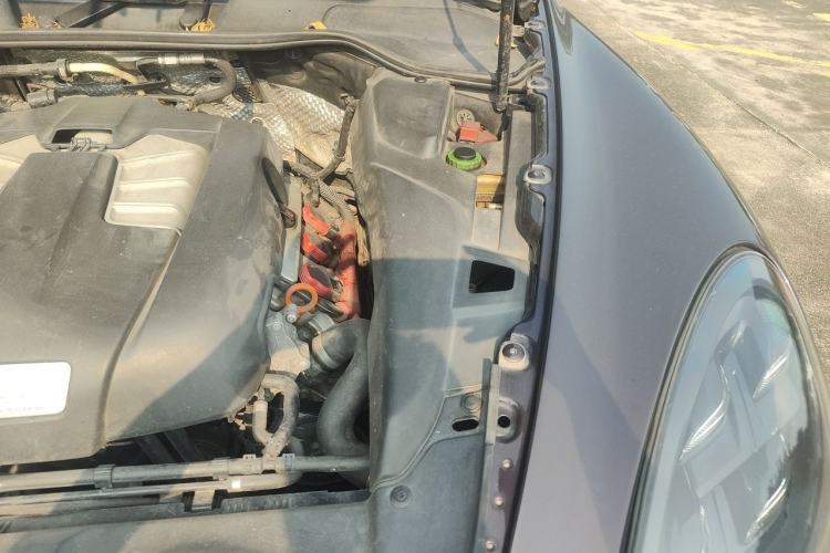 Used Porsche Cayenne 2011 Cayenne 3.0T Engine Bay Left