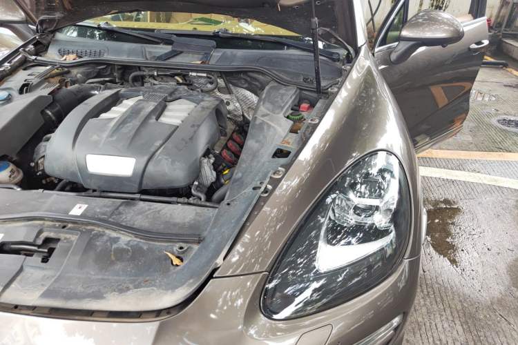 Used Porsche Cayenne 2011 Cayenne 3.0T Engine Bay Left