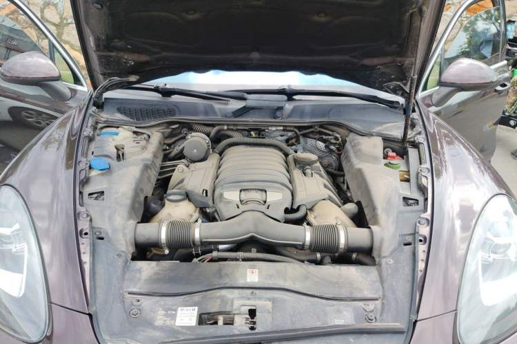 Used Porsche Cayenne 2011 Cayenne S 4.8L Engine Bay