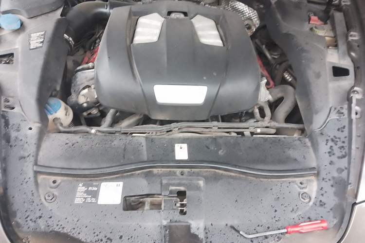 Used Porsche Cayenne 2011 Cayenne 3.0T Engine Bay