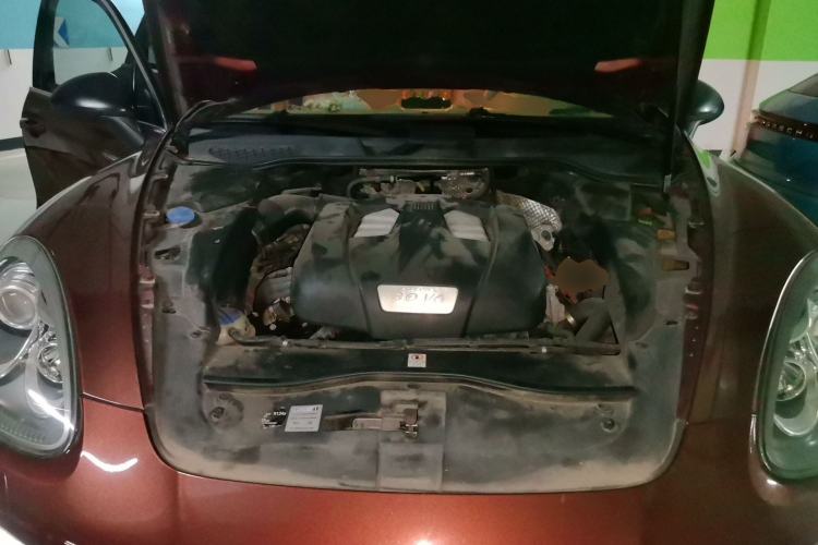 Used Porsche Cayenne 2011 Cayenne 3.0T Engine Bay
