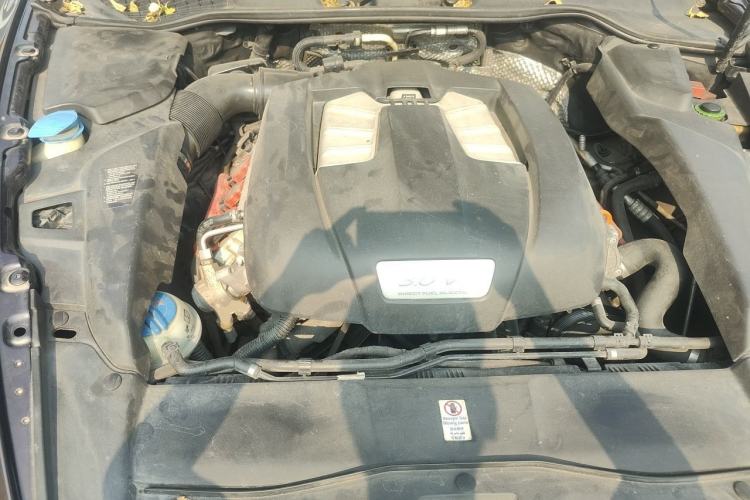 Used Porsche Cayenne 2011 Cayenne 3.0T Engine Bay