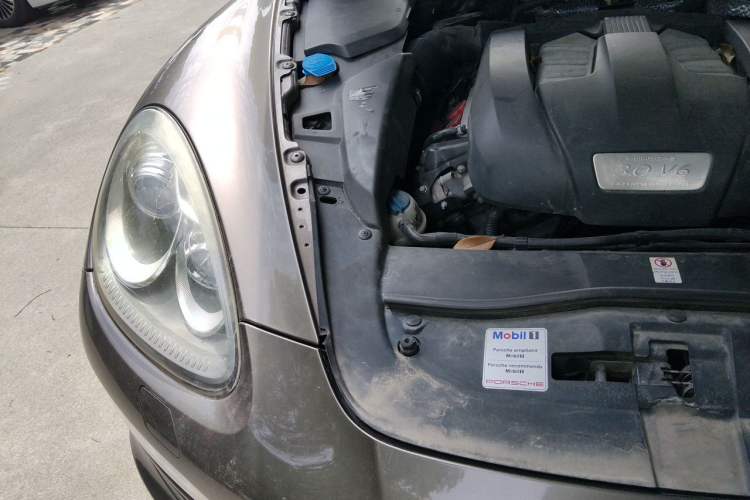 Used Porsche Cayenne 2011 Cayenne 3.0T Engine Bay Right