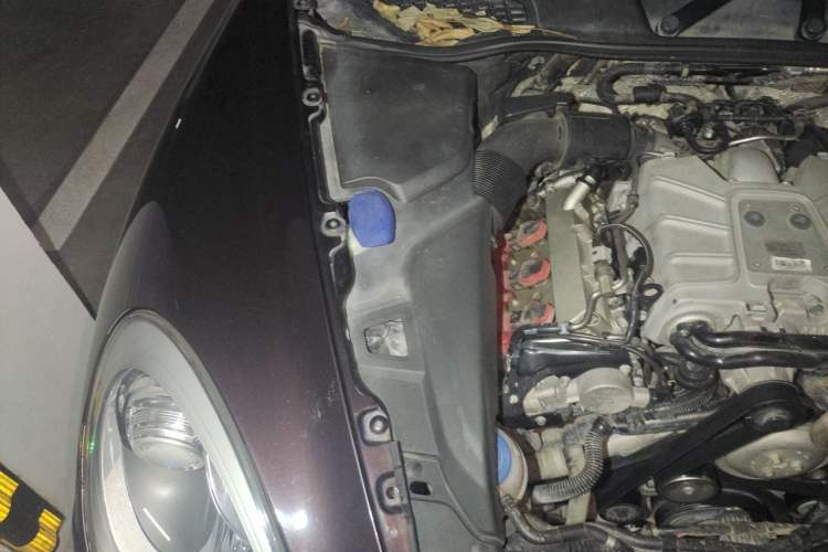 Used Porsche Cayenne 2011 Cayenne 3.0T Engine Bay Right