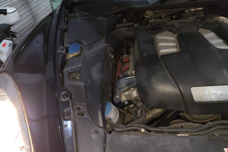 Used Porsche Cayenne 2011 Cayenne 3.0T Engine Bay Right