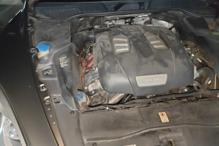Used Porsche Cayenne 2011 Cayenne 3.0T Engine Bay Right