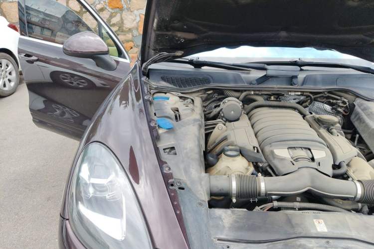 Used Porsche Cayenne 2011 Cayenne S 4.8L Engine Bay Right