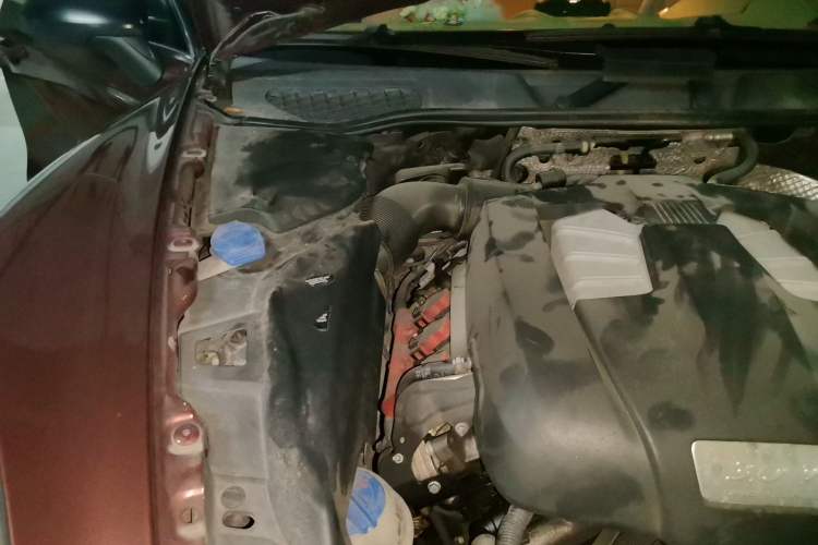 Used Porsche Cayenne 2011 Cayenne 3.0T Engine Bay Right