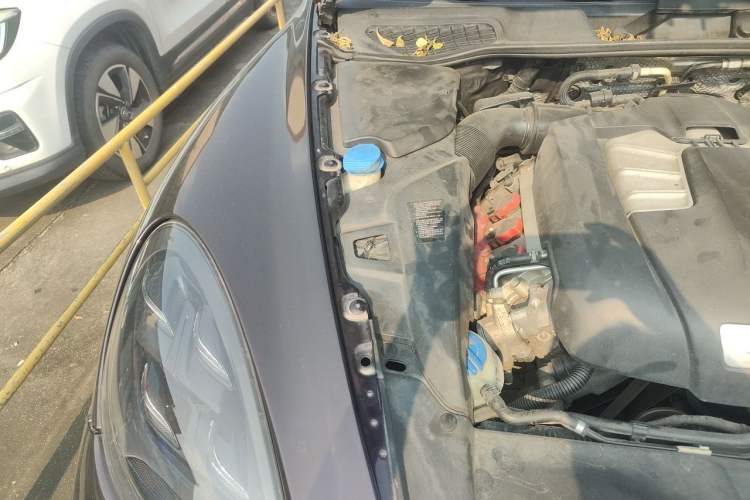 Used Porsche Cayenne 2011 Cayenne 3.0T Engine Bay Right