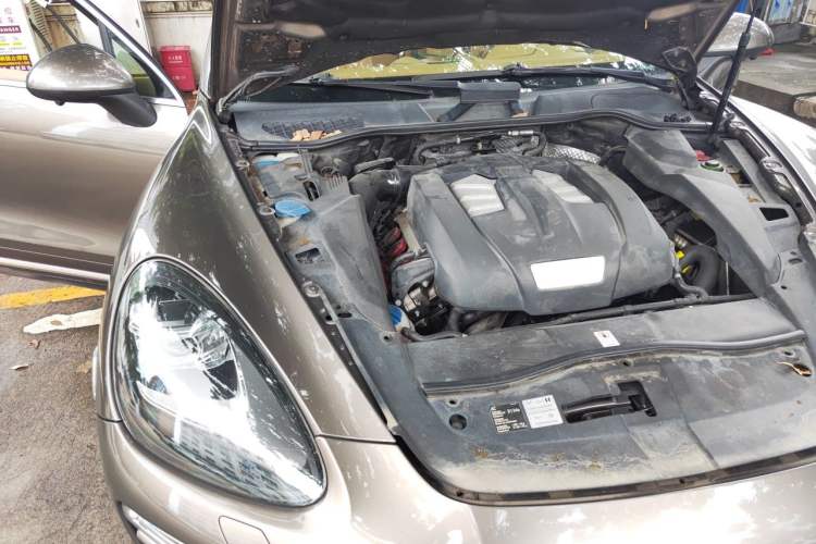 Used Porsche Cayenne 2011 Cayenne 3.0T Engine Bay Right