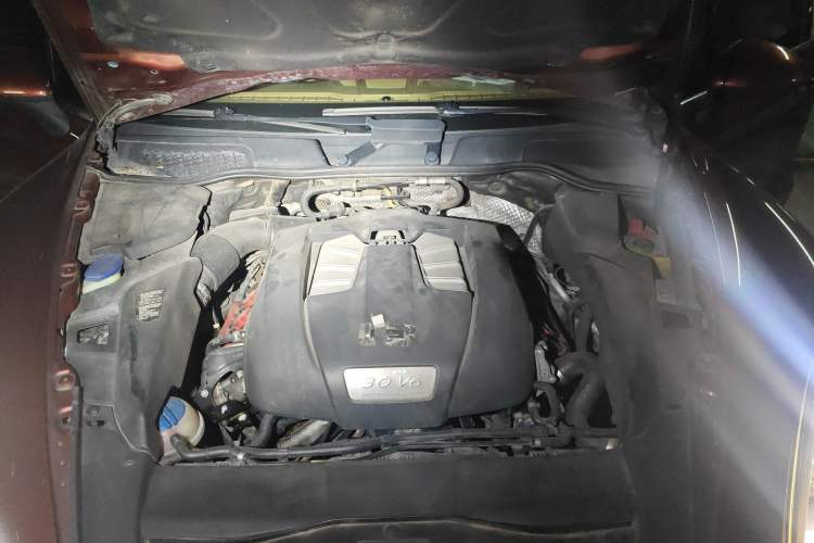 Used Porsche Cayenne 2011 Cayenne 3.0T Engine Bay