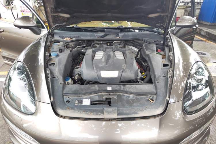 Used Porsche Cayenne 2011 Cayenne 3.0T Engine Bay