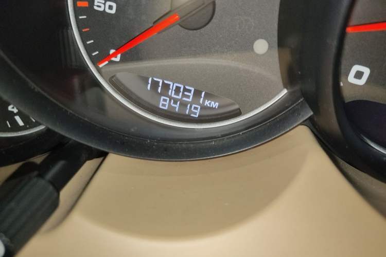 Used Porsche Cayenne 2011 Cayenne 3.0T Odometer Close Up