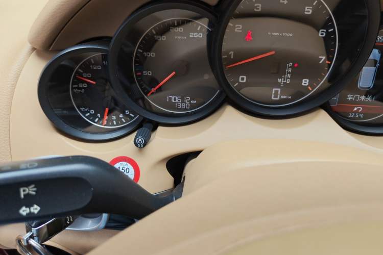 Used Porsche Cayenne 2011 Cayenne 3.0T Odometer Close Up
