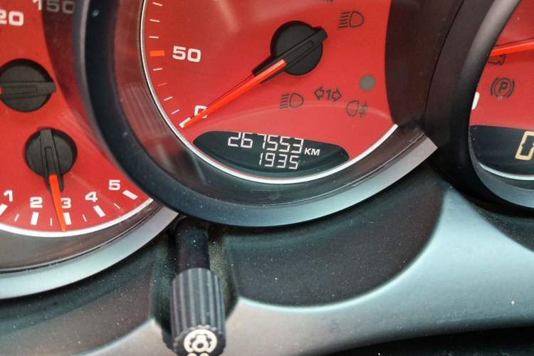 Used Porsche Cayenne 2011 Cayenne 3.0T Odometer Close Up