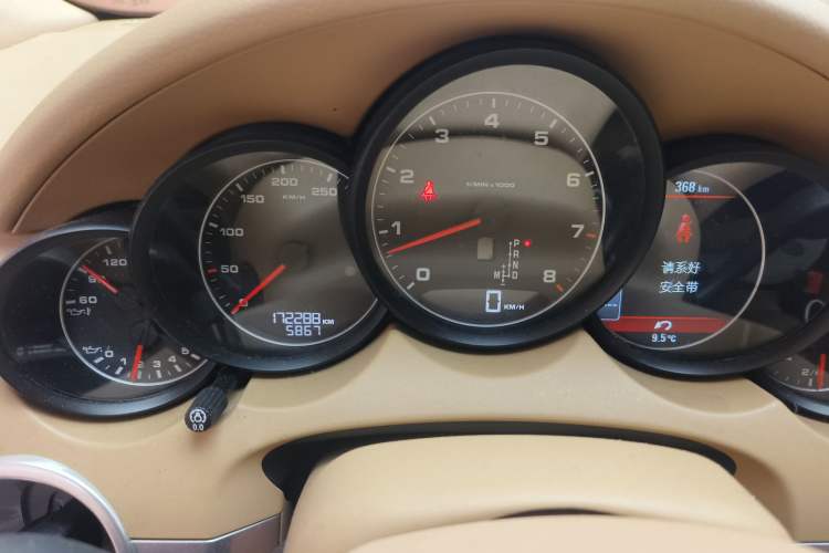 Used Porsche Cayenne 2011 Cayenne 3.0T Odometer Close Up