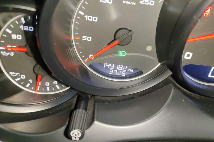 Used Porsche Cayenne 2011 Cayenne 3.0T Odometer Close Up