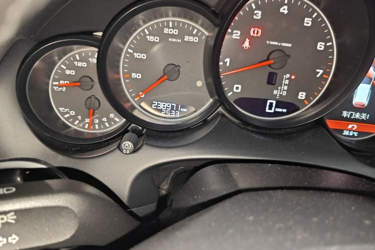 Used Porsche Cayenne 2011 Cayenne 3.0T Odometer Close Up