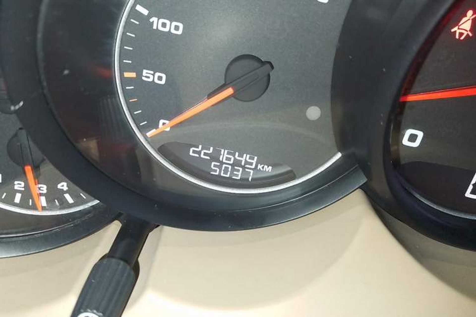 Used Porsche Cayenne 2011 Cayenne 3.0T Odometer Close Up