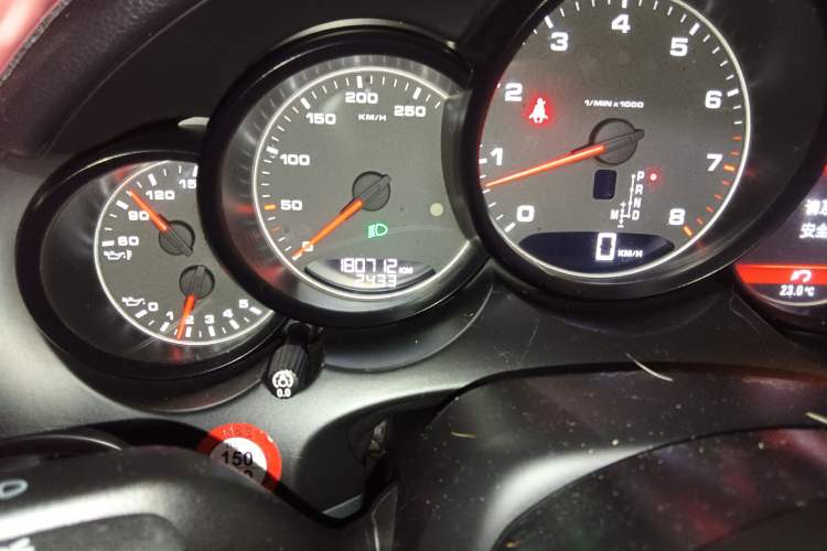 Used Porsche Cayenne 2011 Cayenne 3.0T Odometer Close Up