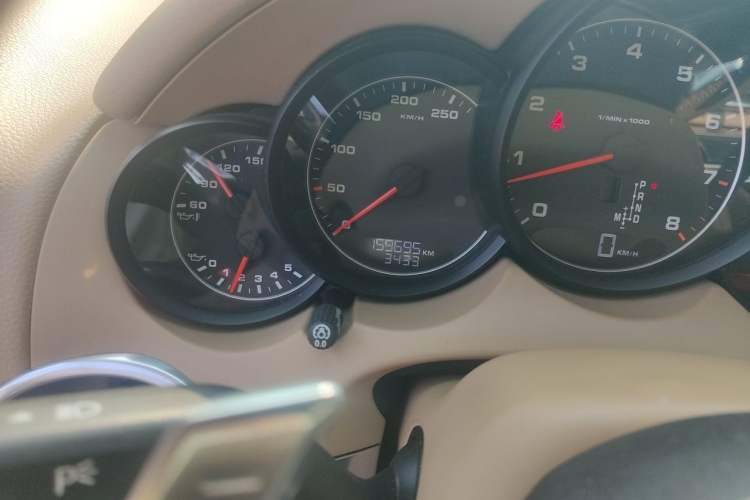 Used Porsche Cayenne 2011 Cayenne 3.0T Odometer Close Up