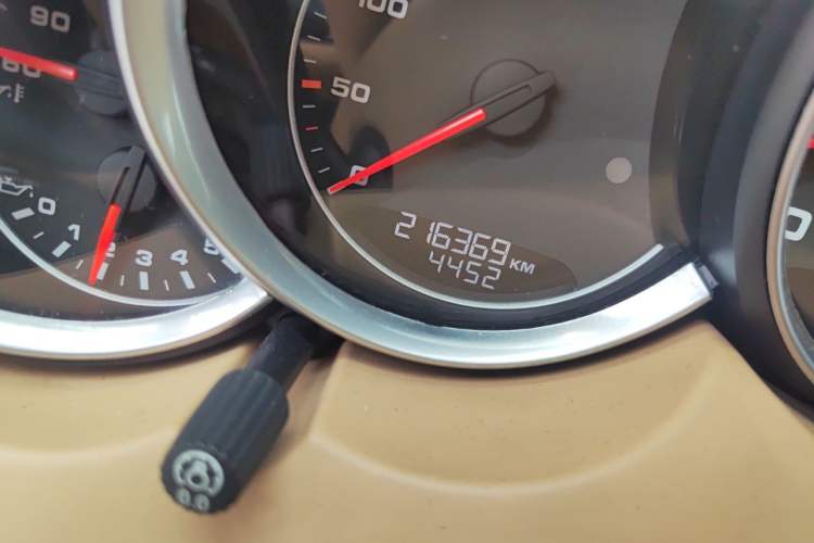 Used Porsche Cayenne 2011 Cayenne 3.0T Odometer Close Up