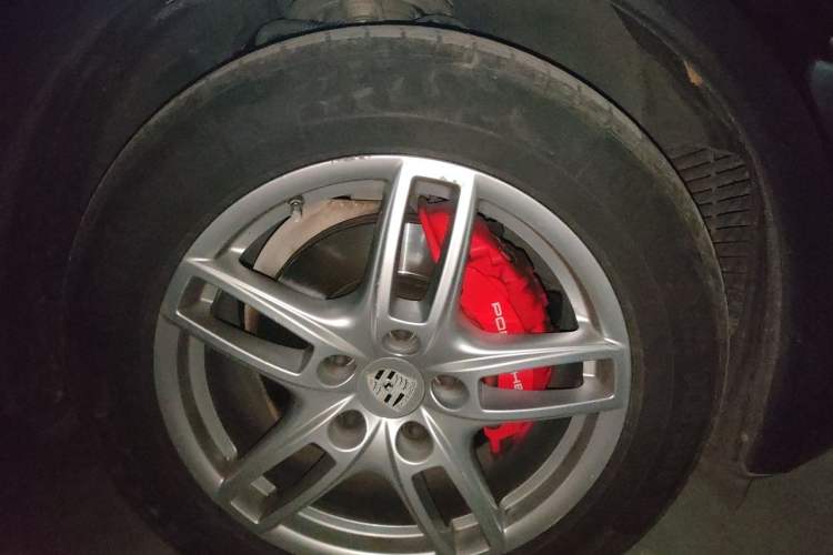 Used Porsche Cayenne 2011 Cayenne 3.0T Right Front Wheel Hub