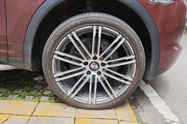 Used Porsche Cayenne 2011 Cayenne 3.0T Right Front Wheel Hub