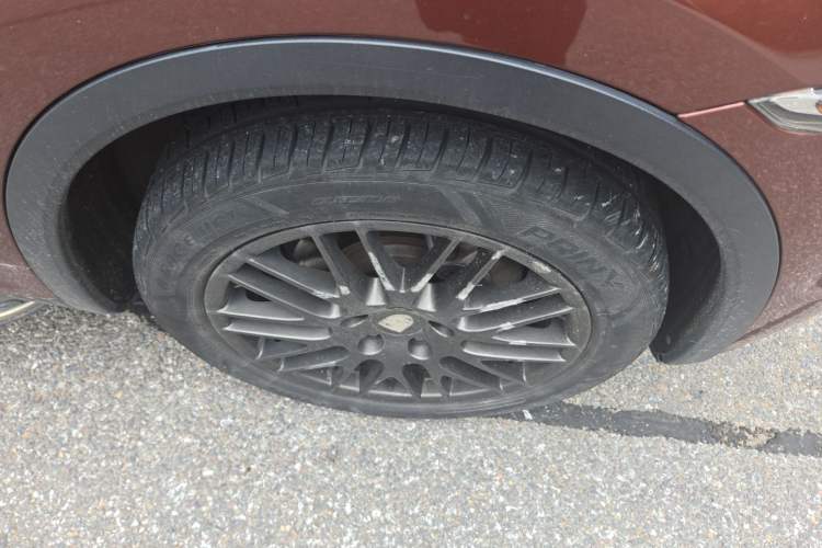 Used Porsche Cayenne  Right Front Wheel Hub