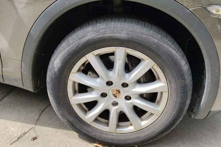 Used Porsche Cayenne 2011 Cayenne 3.0T Right Front Wheel Hub