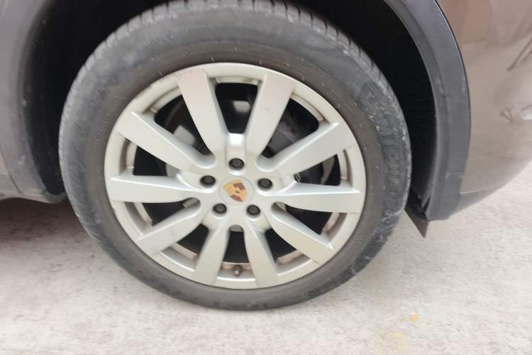 Used Porsche Cayenne 2011 Cayenne 3.0T Right Front Wheel Hub