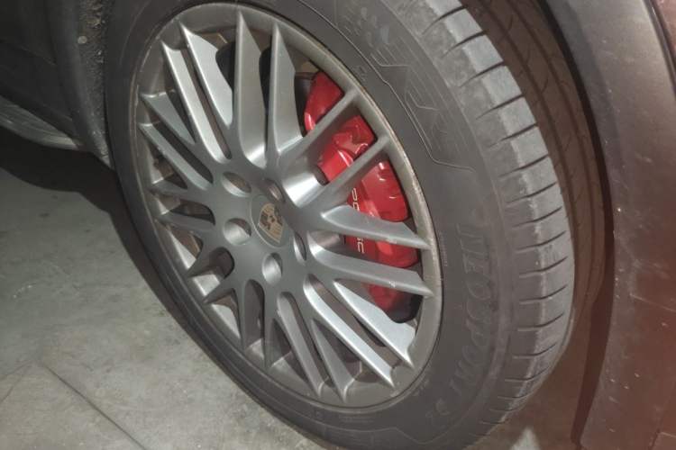 Used Porsche Cayenne 2011 Cayenne 3.0T Right Front Wheel Hub