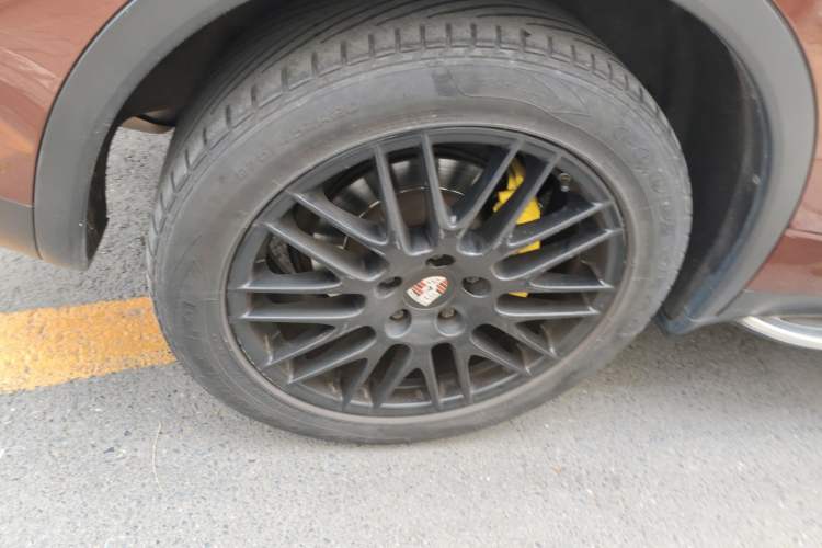 Used Porsche Cayenne 2011 Cayenne 3.0T Right Front Wheel Hub