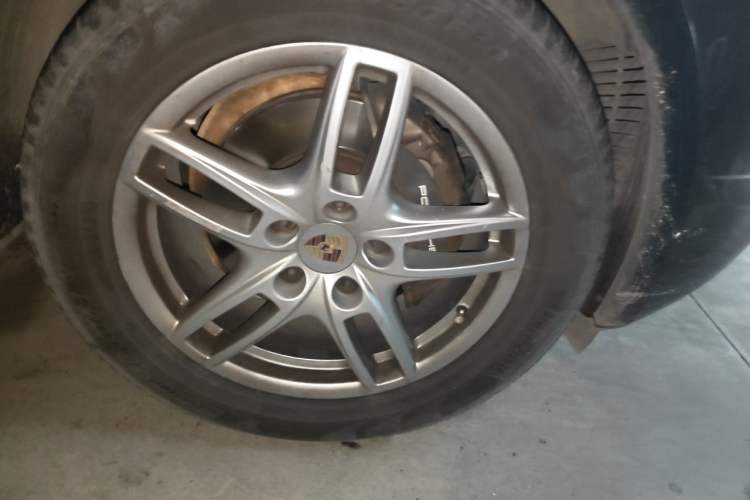 Used Porsche Cayenne 2011 Cayenne 3.0T Right Front Wheel Hub